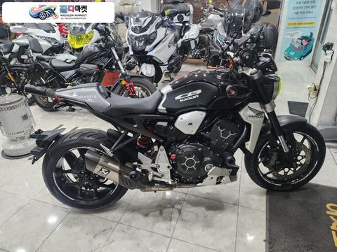 혼다 CB 1000 R 2019년식 혼다 / CB 1000 R  년식 2019 무사고 / 무꿍 / 무슬림 / 아크라 구변완료 관리잘된 CB1000cc 바로 이전 가능 옵션 다수장착 ...