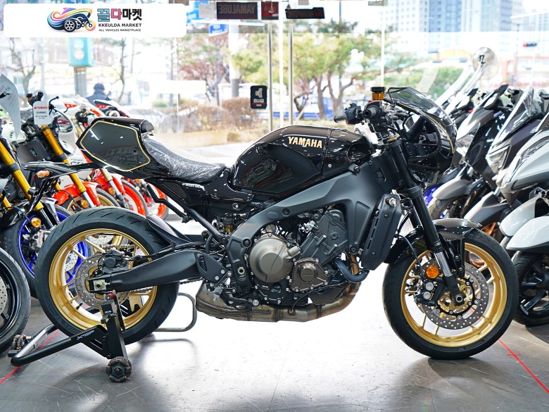 야마하 XSR 900 2025년식 [야마하 용산점 모터맥스] XSR900 / 와이즈기어 한정판 카울세트 / 60개월 초장기 할부