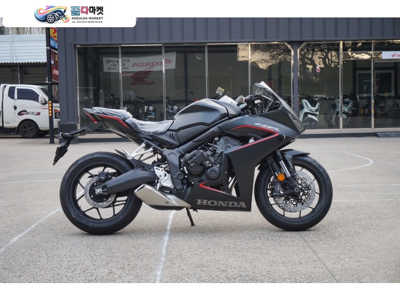 혼다 CBR 650 R E 클러치 2025년식 [신차]HONDA 혼다 CBR650R E-Clutch 맷블랙 E클러치