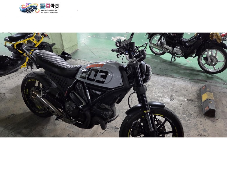 두카티 스크램블러 아이콘 2015년식 급매)두카티 스크램블러