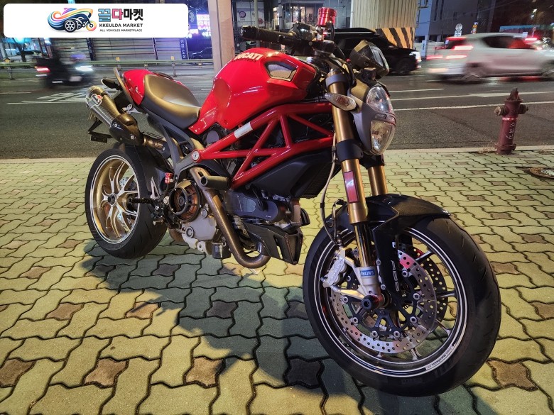 두카티 몬스터 1100 S 2008년식 관리 잘된 몬스터1100s 저렴하게 판매합니다