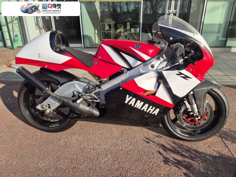 야마하 TZR 250 R 2001년식 야마하 TZ250R 레이싱 머신 팝니다.