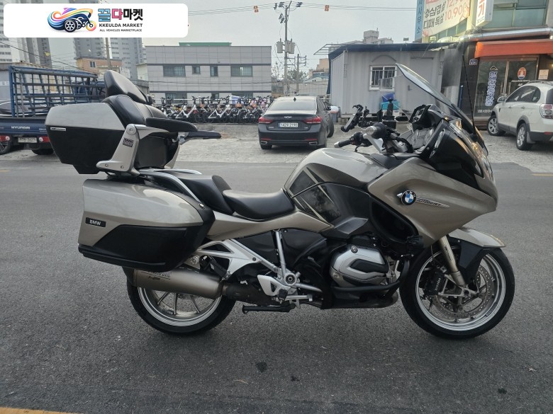 BMW R 1200 RT 2016년식 16년식 r1200rt 아크라 구변완료 그 외 풀옵션 저렴하게 보냅니다.