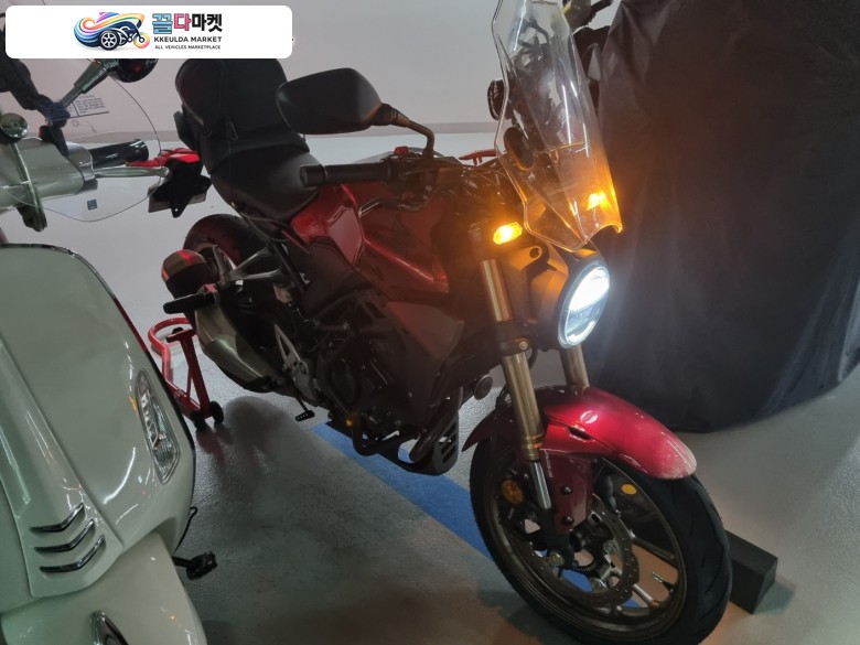 혼다 CB 300 R 2022년식 혼다 Honda CB300R 2022년식 11,000km