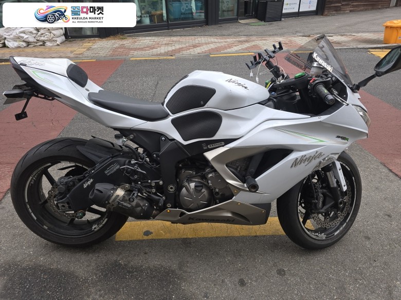 가와사키 ZX 6 R 636 2017년식 가와사키 닌자ZX-6R (636) 2017년식 스페셜컬러 판매합니다.
