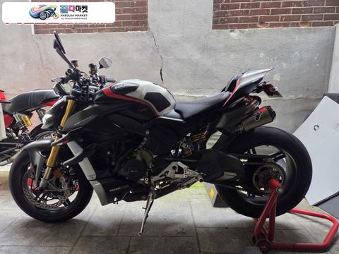 두카티 스트리트파이터 V4 SP 2022년식 두카티 스트리트 파이터 V4SP 3900KM 22년식 풀PPF 풀배기
