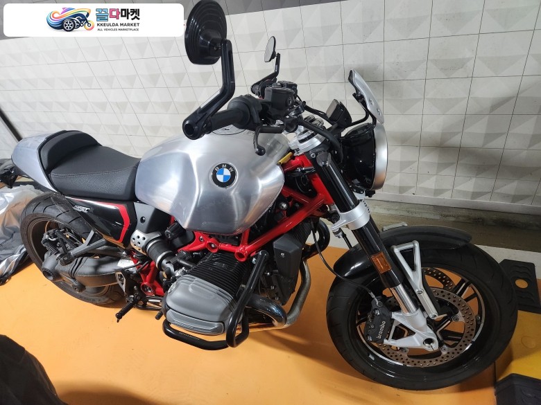 BMW R 12 나인 티 2024년식 BMW R 12 나인티 (옵션 719 모델) / 2024년 8월 / 2,100km / 신차급 / 판매