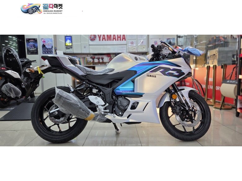 야마하 YZF R3 2026년식 YAMAHA / 2026년식 / YZF-R3 / 페이스리프트 되어 출시 하였습니다.