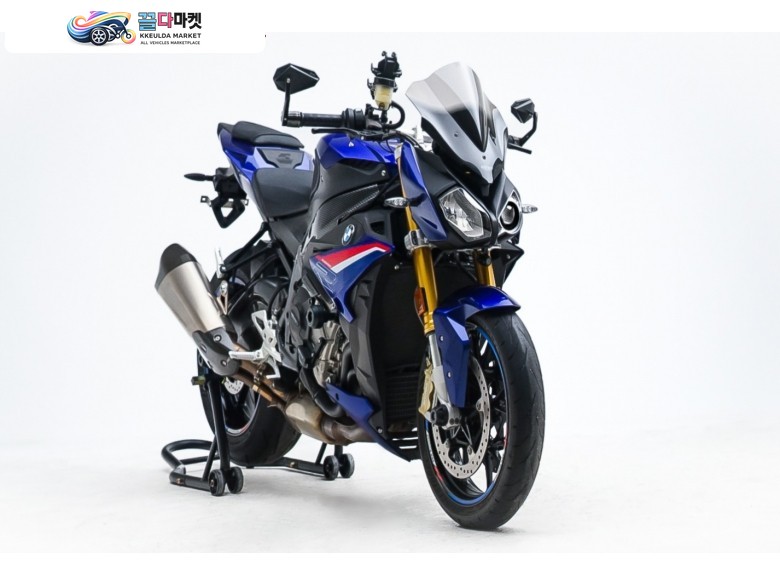 BMW S 1000 R 2021년식 한정 스페셜 색상 , 짧은키로수 , 풀옵션 최상급 컨디션 차량