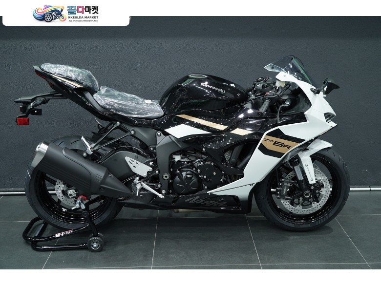 가와사키 닌자 6 R 2026년식 2026년 ZX-6R 화이트 컬러 판매 합니다