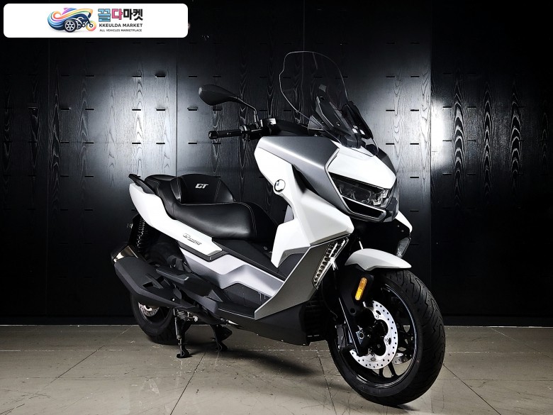 BMW C 400 GT 2024년식 [BMW 공식모델] C400GT 럭셔리 투어링 스쿠터 - BMW모토라드 공식 보증 워런티 2027년 5월 - 무사고 관리잘된 신차급 중고매물 - 정직한 매입과 최고가 대차를 도와드립니다.