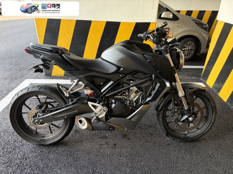 혼다 CB 125 R 2018년식 cb125r 블랙 2018년식 판매 16,xxxkm