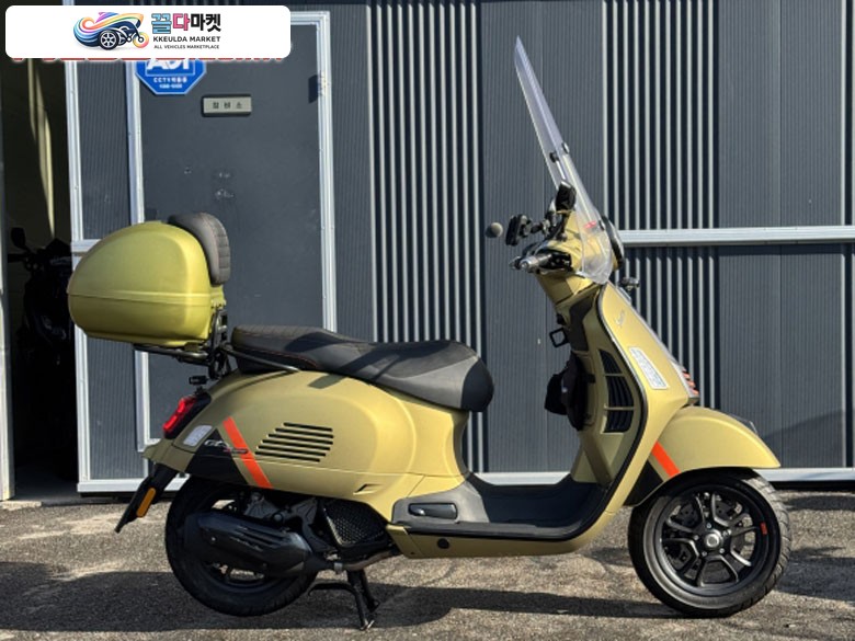 베스파 GTS 125 슈퍼스포츠 2024년식 24년식 베스파GTS125 슈퍼스포츠 올리브그린 300키로 신차급