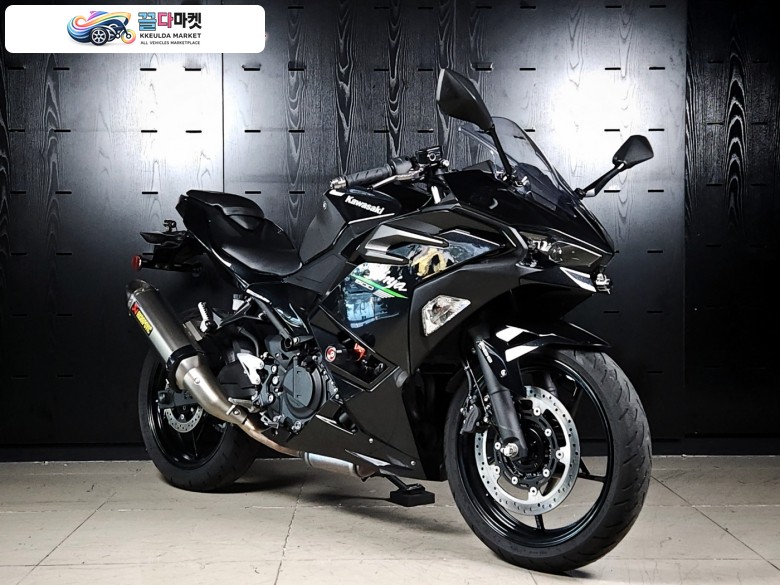가와사키 닌자 500 R 2024년식 [가와사키 공식모델] 닌자500R ABS 슈퍼 스포츠 - 정품 아크라포빅 슬립온 배기 구변완료 - 무사고 관리잘된 깔끔한 중고매물 - 정직한 매입과 최고가 대차를 도와드립니다