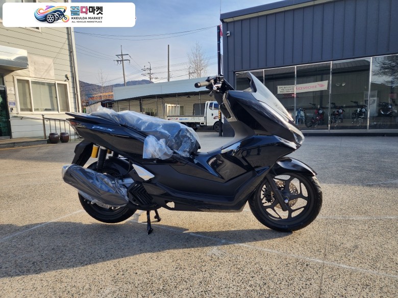 혼다 PCX 125 ABS 2026년식 [신차]HONDA 혼다 PCX125 2026년 펄블랙 고급스러운 스타일링과 쾌적하고 여유로운 주행 성능