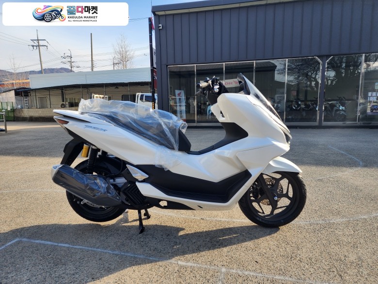 혼다 PCX 125 ABS 2026년식 [신차]HONDA 혼다 PCX125 2026년 화이트 고급스러운 스타일링과 쾌적하고 여유로운 주행 성능