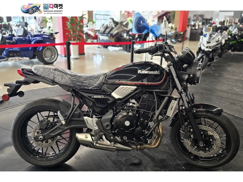 가와사키 Z 650 RS ABS 2023년식 가와사키 2023년식 Z650RS 블랙 신차입니다.