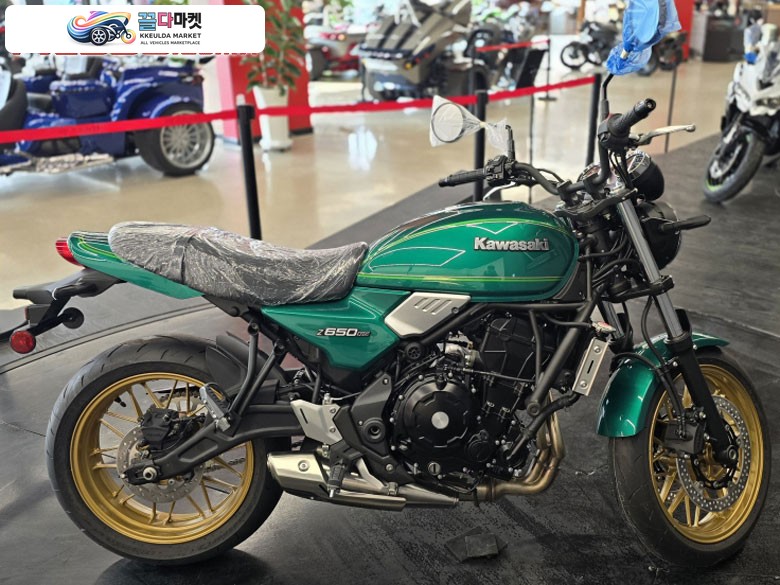 가와사키 Z 650 RS ABS 2023년식 가와사키 2023년식 Z650RS 그린 신차입니다.
