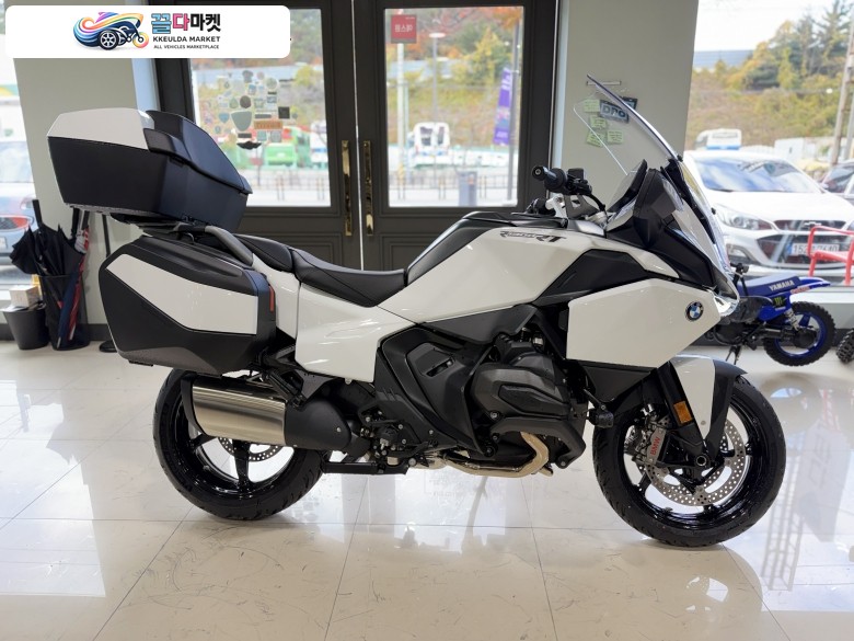 BMW R 1300 RT 2026년식 2026년 BMW R1300RT화이트 취등록비 무료!!! 트리플 블랙 컬러도 계약취소 차량 한대 특별가격 가능합니다^^