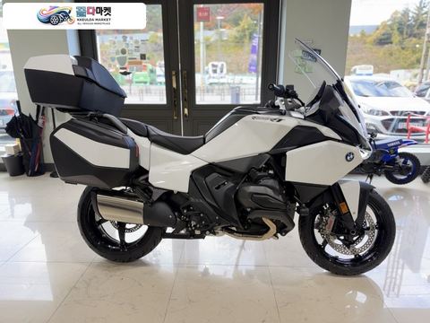 BMW R 1300 RT 2026년식 2026년 BMW R1300RT화이트 취등록비 무료!!! 트리플 블랙 컬러도 계약취소 차량 한대 특별가격 가능합니다^^