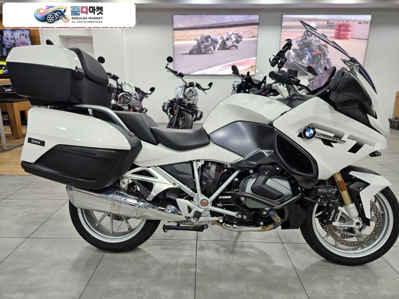BMW R 1250 RT 2024년식 킬로수 짧은 R1250RT 화이트 컬러 24년식 판매합니다.(2664km)가격인하 2750만원