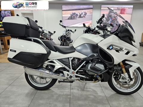 BMW R 1250 RT 2024년식 킬로수 짧은 R1250RT 화이트 컬러 24년식 판매합니다.(2664km)가격인하 2750만원