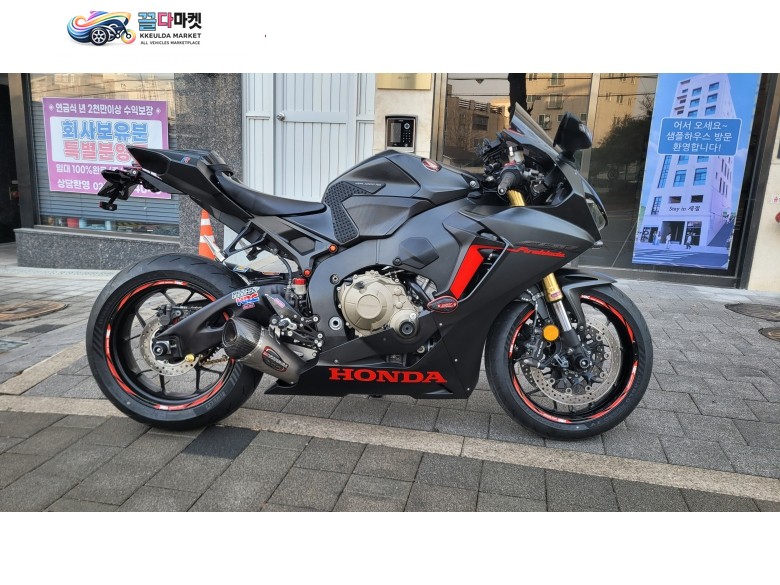 혼다 CBR 1000 RR 2017년식 26년 1월 350만원 소모품 올교체! 혼다 CBR1000RR 18년 출고 요시무라(구변) 깔끔 풀튠