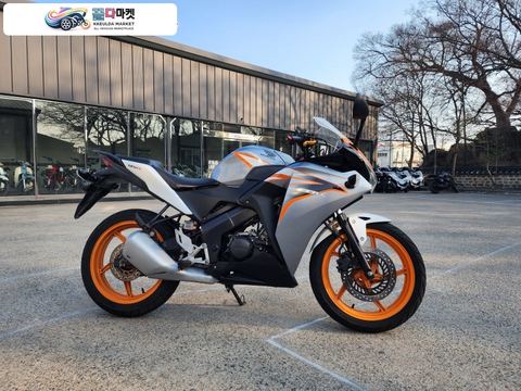 혼다 CBR 125 R 2011년식 [중고]HONDA 혼다 CBR125R 입문용 로드 스포츠 바이크 입문용으로 추천합니다.