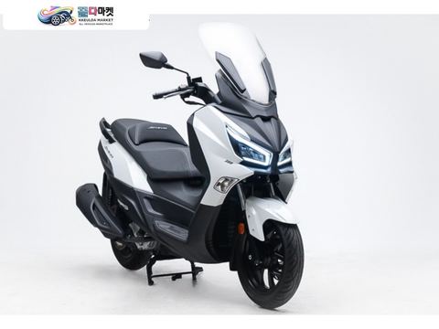 SYM 조이심 300 2024년식 깔끔한 신차급 상태 , 1인신조 차량 입니다.