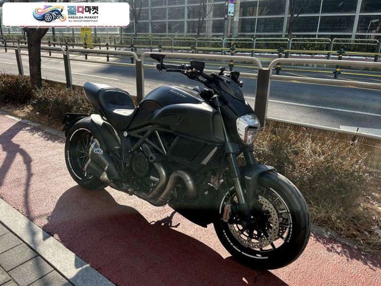 두카티 디아벨 다크 2018년식 Ducati Diavel Dark