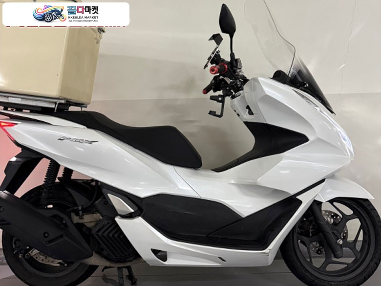 혼다 PCX 125 ABS 2021년식 21년식 혼다 PCX125ABS 화이트 1.4만키로 짧은키로수 배달대행풀셋팅차량 판매합니다.