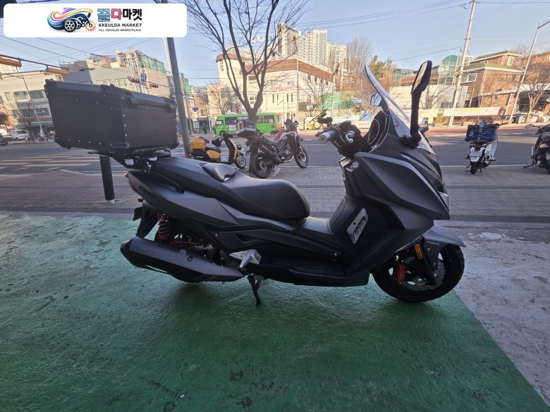 K&C 에릭 300 2022년식 K&C 에릭300 저렴하게 판매중입니다~(명의이전차량)