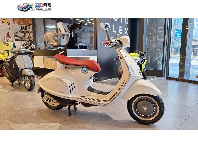 베스파 946 콰란타세이 2013년식 VESPA 946 콰란타세이 깨긋한 매물 내놓습니다.