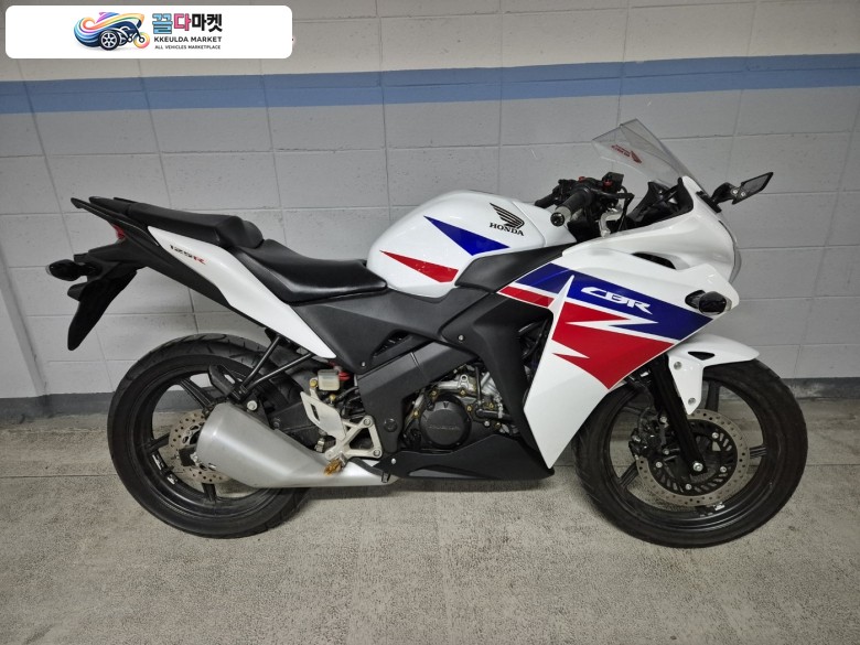 혼다 CBR 125 R 2016년식 주행거리 짧은 혼다 cbr125r 팔아요