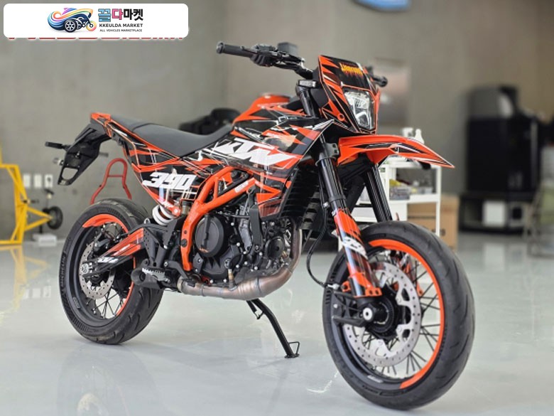 KTM 390 SMC R 2026년식 26년식 KTM 390 SMC R 판매합니다
