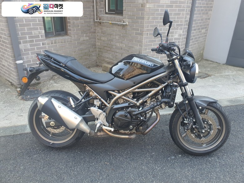 스즈끼 SV 650 2024년식 Sv650 신차급 팝니다 (25년 신차로 구입)