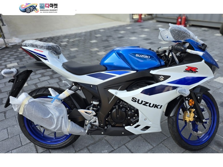 스즈끼 GSX R 125 ABS 2025년식 스즈키 GSX-R125 신차차량입니다.
