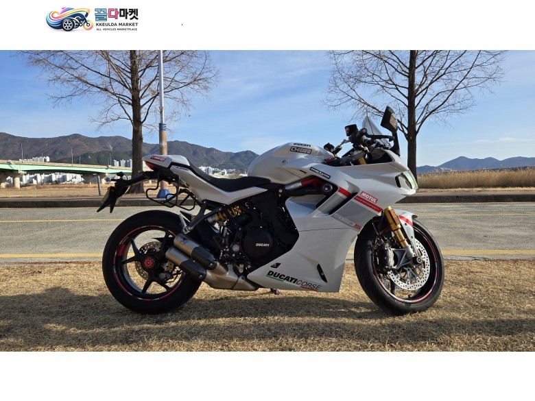 두카티 슈퍼스포츠 950 S 2024년식 두카티 슈퍼스포츠950S 24년식 (화이트)
