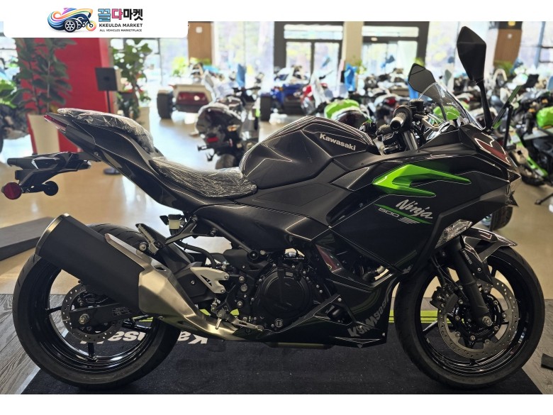 가와사키 닌자 500 R 2025년식 가와사키 닌자500 2025년식 신차차량입니다