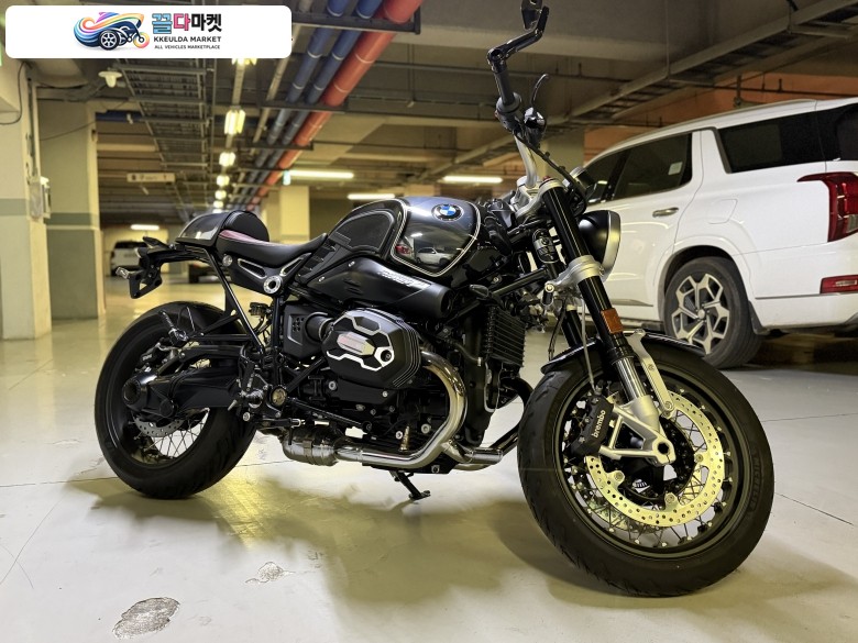 BMW R 나인 T 2023년식 나인티 100주년 신차급 팝니다
