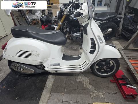 베스파 GTS 300 슈퍼 2012년식 베스파 gts300 슈퍼 팝니다