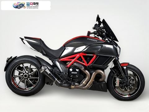 두카티 디아벨 카본 2015년식 [ DUCATI ] 디아벨 카본 (DIAVEL) 럭셔리 크루저 / 정품 레무스 슬립온 / 무사고 중고 매물 / 매입 및 대차 가능 / 후불 배송 서비스