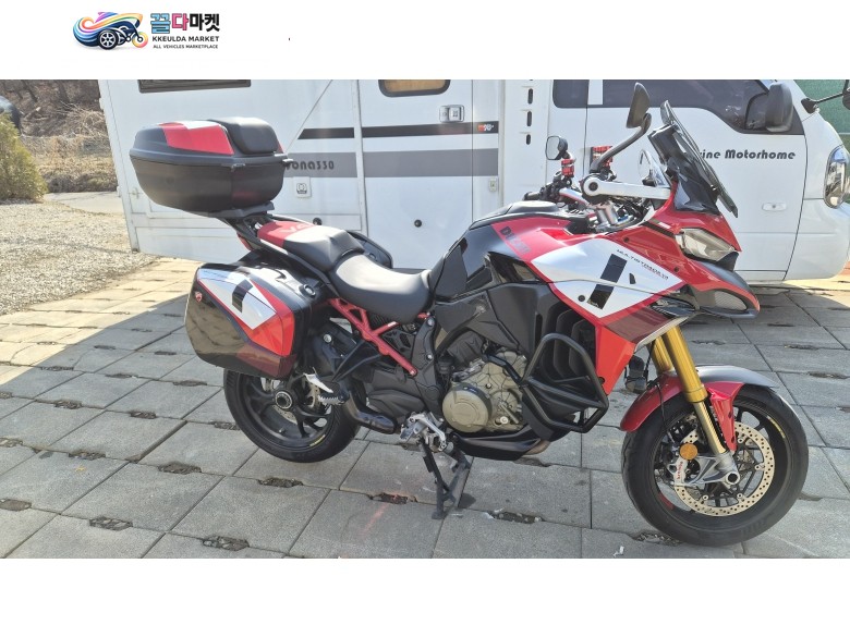 두카티 멀티스트라다 V4 파이커스 피크 2023년식 두카티 풀옵션 바이크