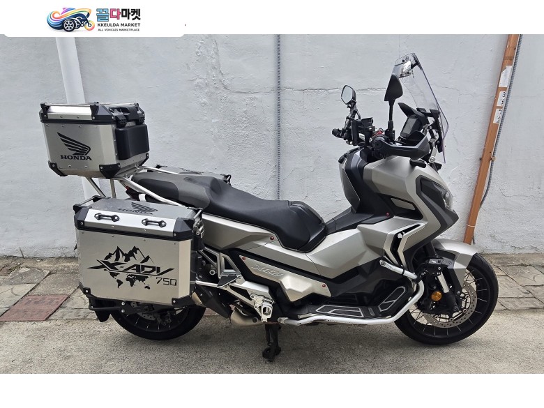 혼다 X ADV 2020년식 혼다 X-ADV 정품 아크라포빅 구변완료 / 무사고 / 상태S급 / 옵션많은 / 은회색
