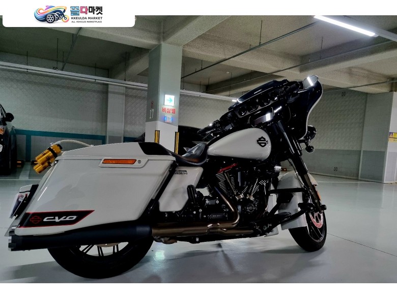 할리데이비슨 CVO 스트리트 글라이드 2020년식 신차급 CVO 스트리트 글라이드 판매합니다. 8000KM
