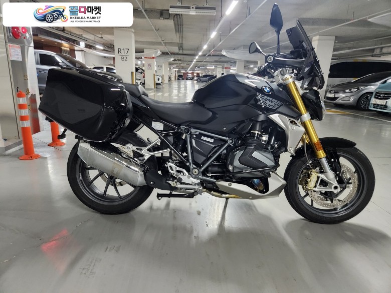 BMW R 1250 R 2023년식 트리플블랙, 24년등록, 7900키로, 1730만