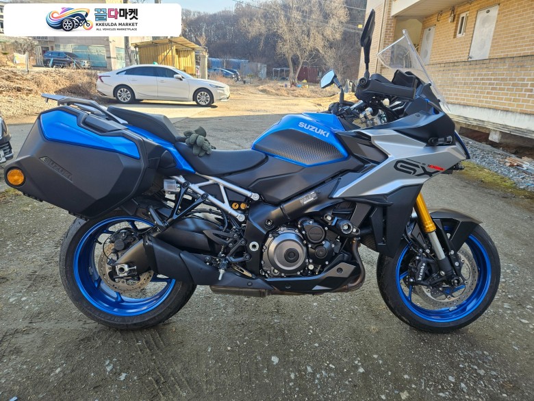 스즈끼 GSX S 1000 GX 2024년식 개인입니다. GSX-S1000GX 3무이고요 저렴하게 판매합니다.