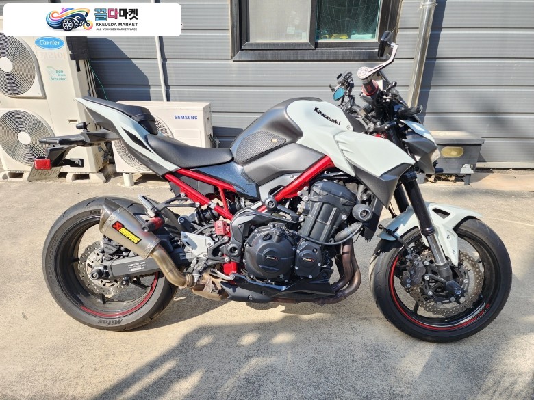 가와사키 Z 900 ABS 2022년식 SLBIKE 2022년식 가와사키 Z900 화이트 아크라포빅 판매