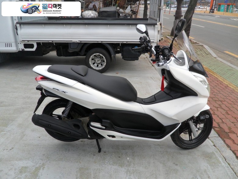 혼다 PCX 125 FI 2013년식 혼다 PCX 125 판매합니다.