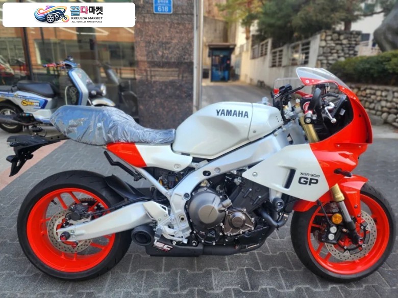 야마하 XSR 900 GP 2025년식 2025 야마하 XSR900GP 신차판매 : 라이테크 튜닝, SC프로젝트 블랙에디션 풀시스템 인증 머플러 장착, 100% 최상급 오일 5회 교환 쿠폰 증정